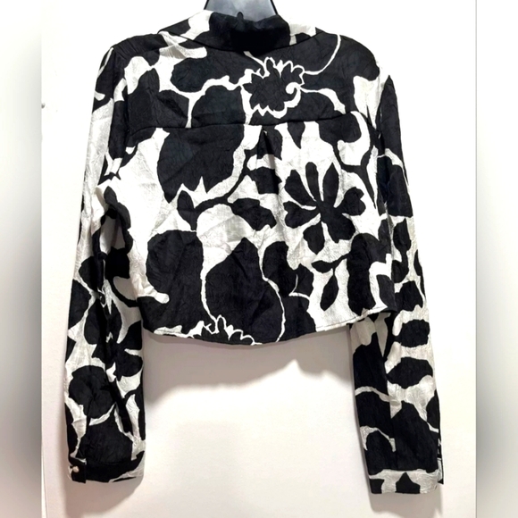 House of Harlow 1960 Black & White Cropped Long Sleeve Blouse NWT M - Picture 2 of 4
